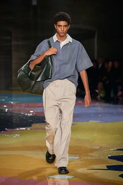 Look 3